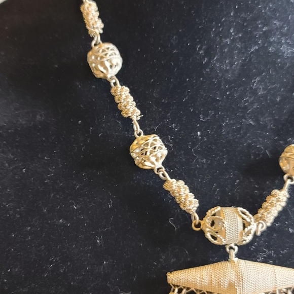 Unique Vintage Indian Filigree Metal Beaded Chandelier Tassle Necklace - Rare - Picture 3 of 10